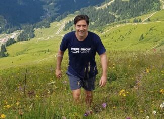 Mark Lightfoot, CEO and Founder of SnowOnly.com Mark Lightfoot, CEO and Founder of SnowOnly.com